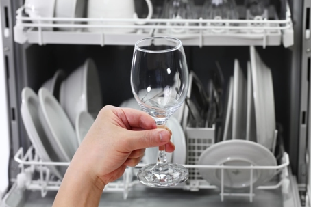 clean glass from dishwasher